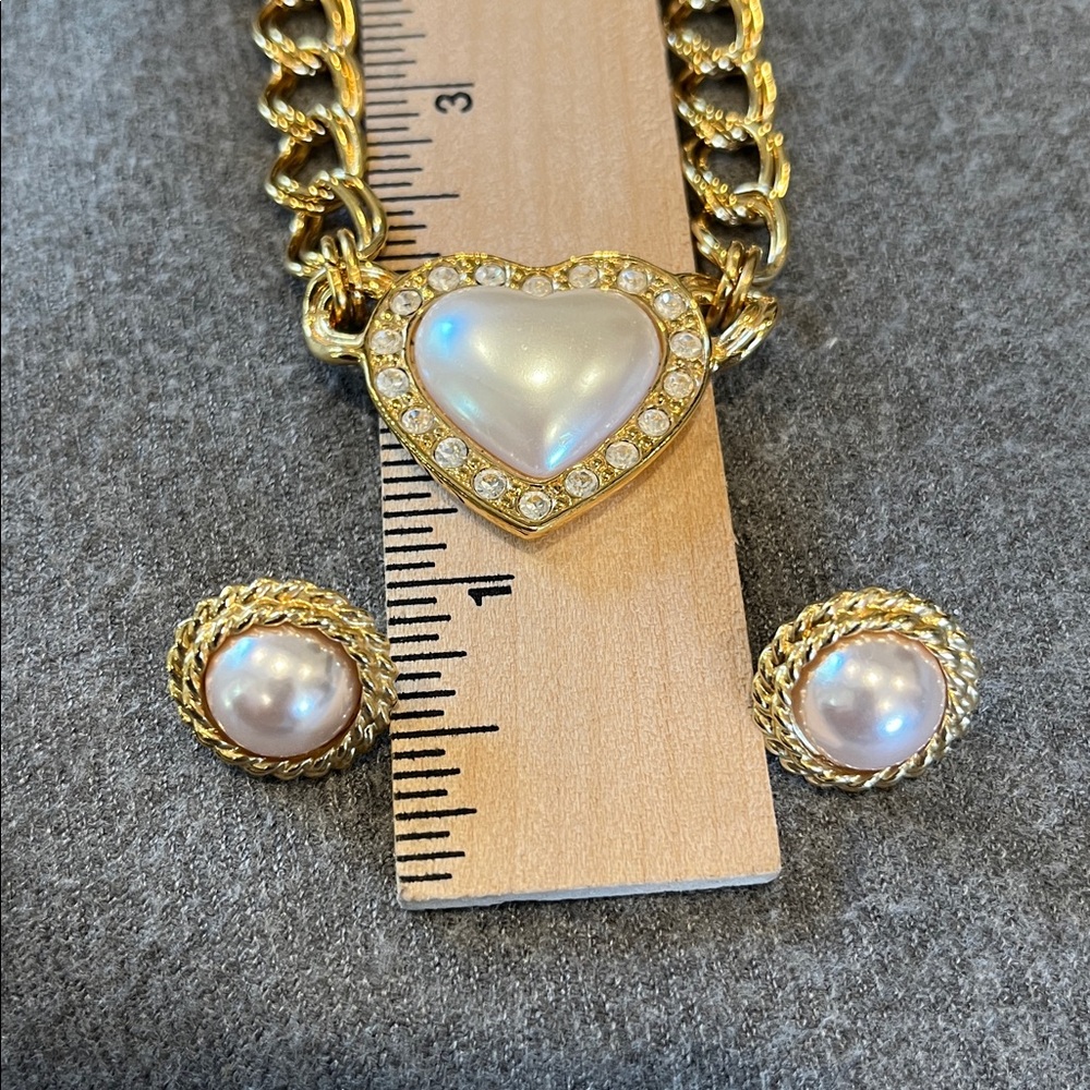 ๐ 2/$15 Avon Faux Pearl & Rhinestone Heart Necklace with Earrings - Picture 8 of 8